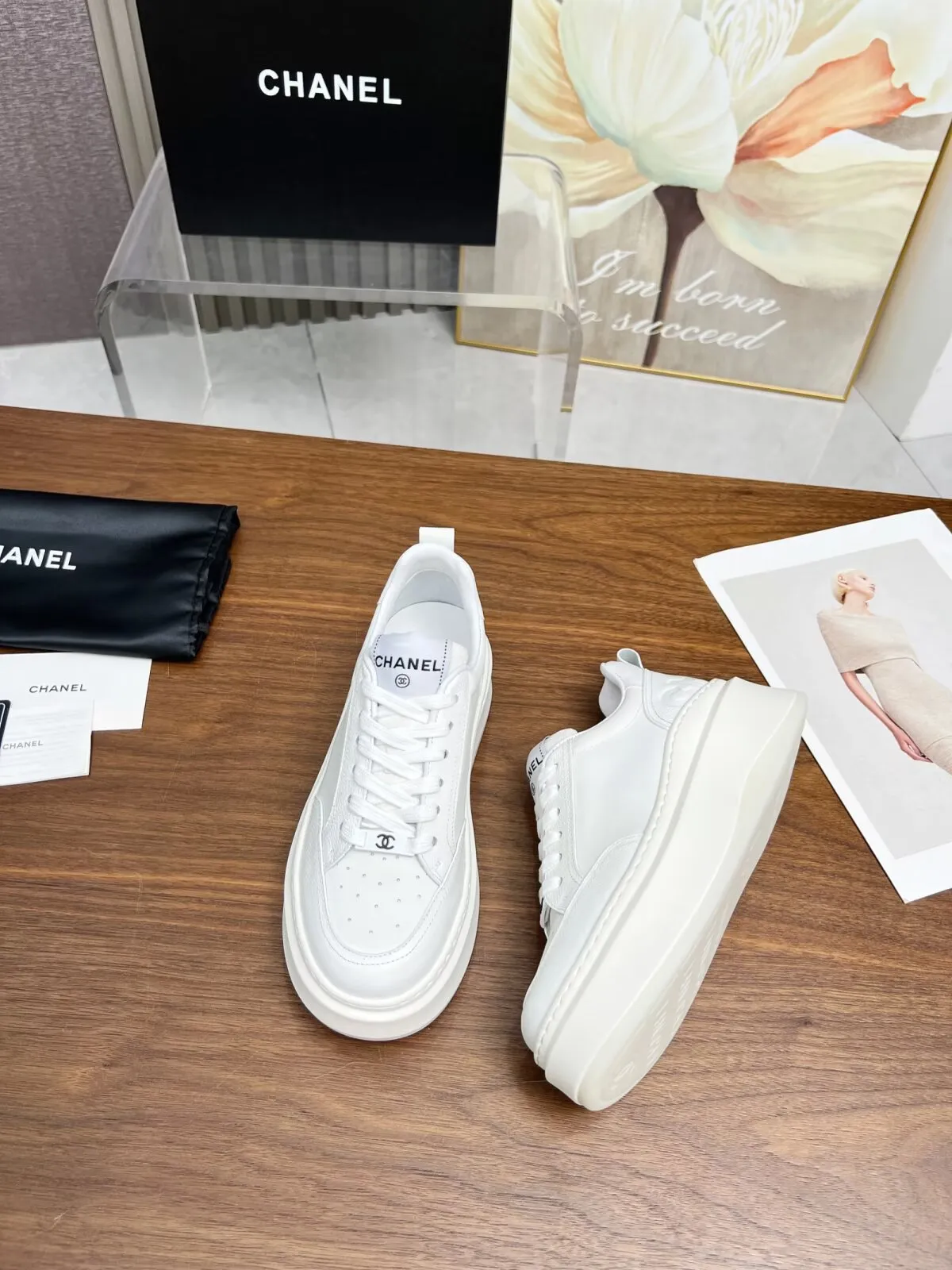 👟👟Ex-factory price 480👟👟 New Chanel panda color white shoes, currently super popular thick-soled shape, very versatile, long and slim legs, super comfortable on the feet, elongating the entire body proportion [strong] Fabric: imported first-layer cowhide🐂 Lining: sheepskin Foot pads: cowhide Code number: 34 to 41 (34 and 41 need to be customized) Packaging: with card, cloth bag Color: black, white, pink